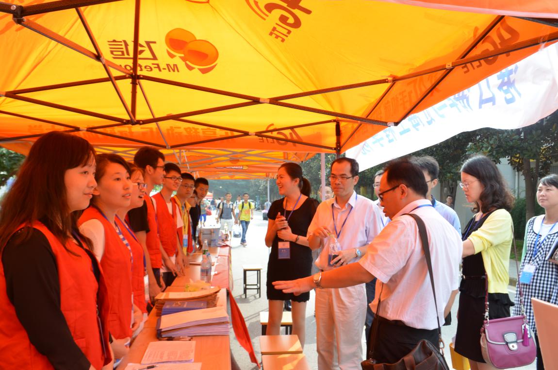 北京赛车PK10
领导慰问新生接待点